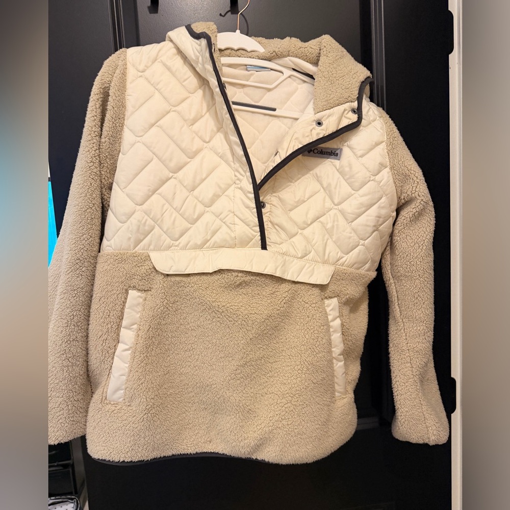 Columbia Cream Sherpa Pullover with Quilted Chest